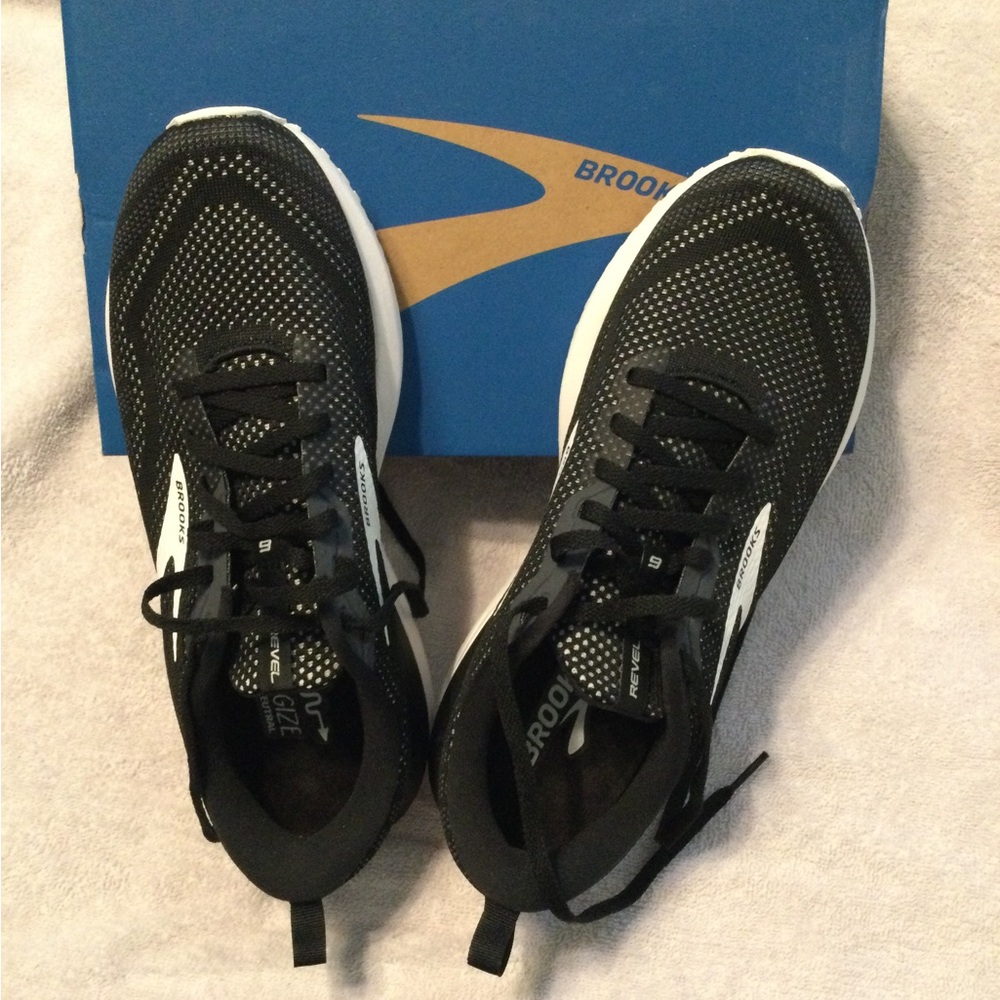 NIB Brooks Women’s Revel 6 Black Running Sneakers, Size 11M